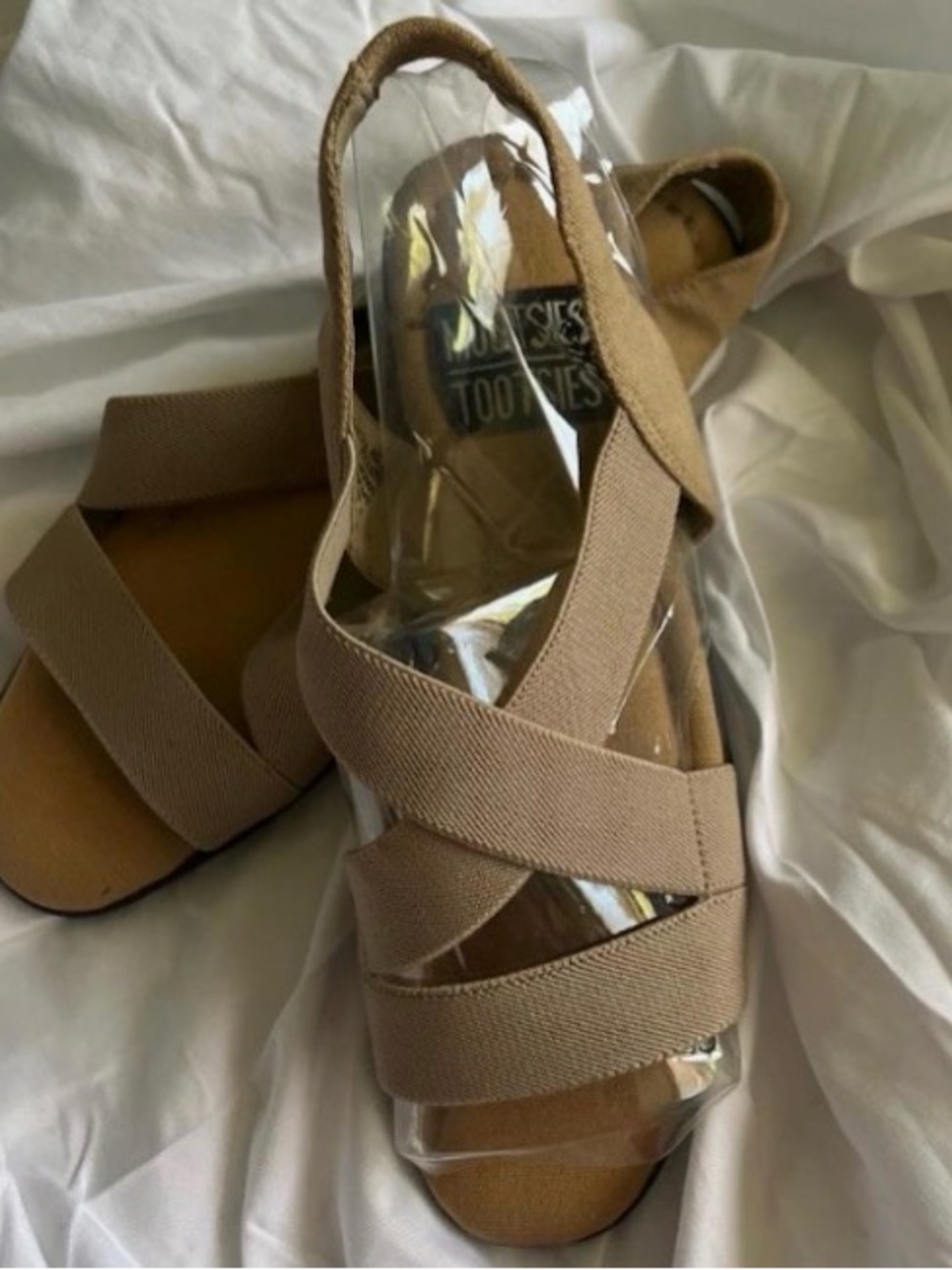 Mootsies Tootsies Light Gray Crisscross Strap Sandals size 6.5